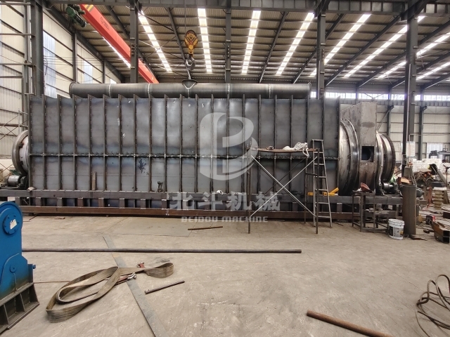 客戶上門(mén),考察生物質(zhì)連續(xù)炭化爐