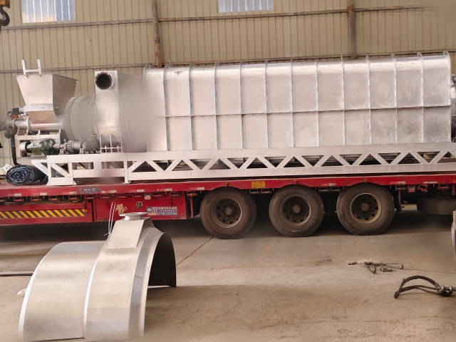 今日發(fā)貨!大型連續(xù)式炭化爐啟運(yùn)